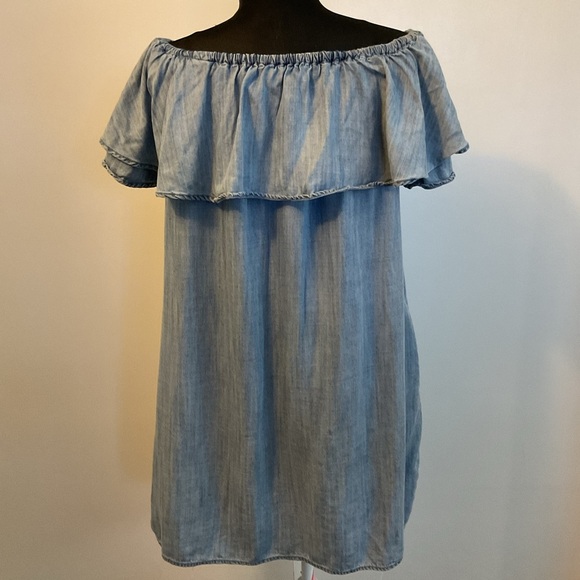 3. Sneak Peek Light Wash Off the Shoulder Chambray Dress Size Large - Picture 5 of 5